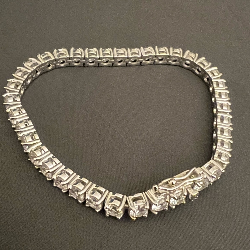 18 karat white gold plated crystal tennis bracelet
